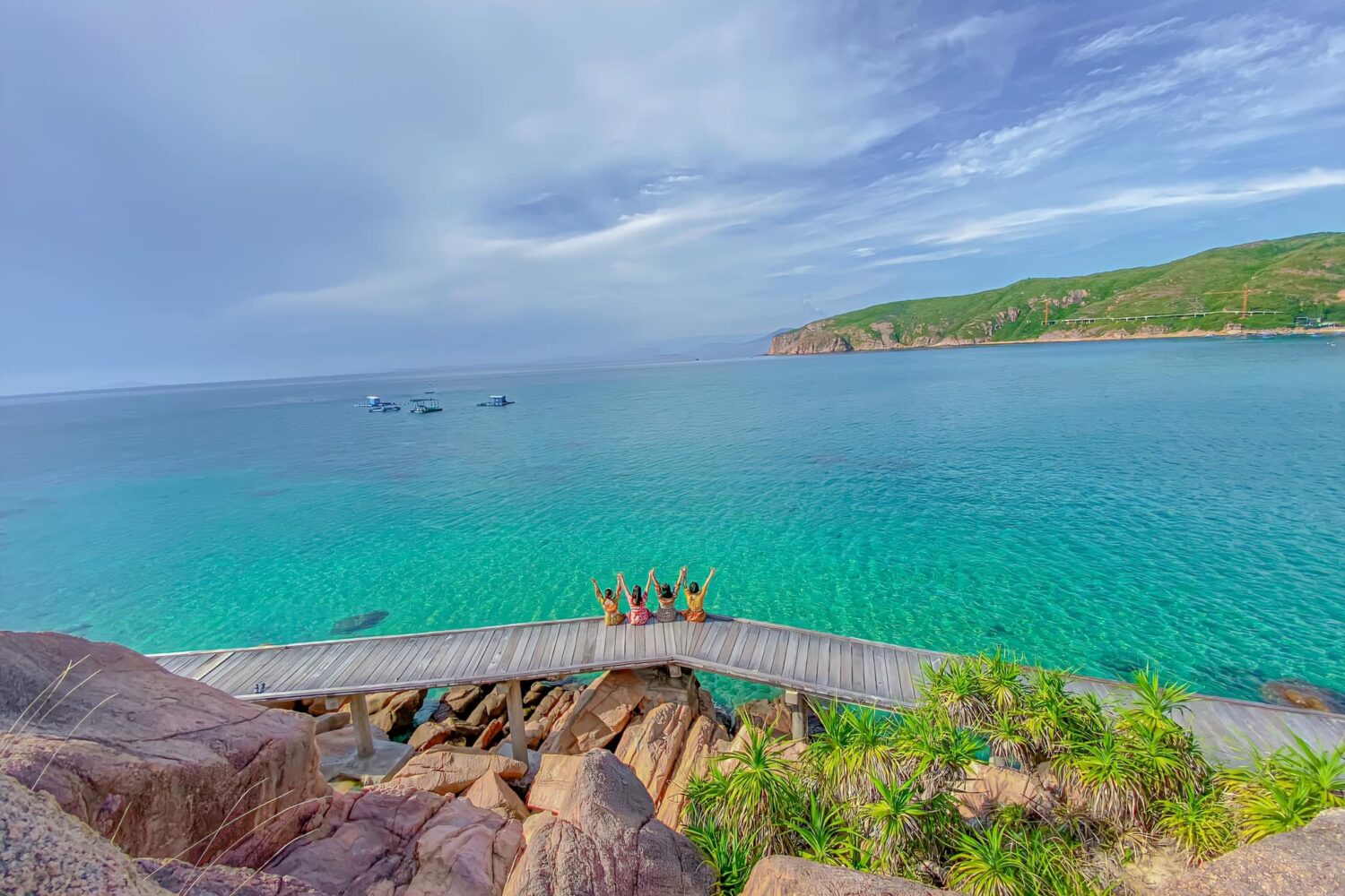 The wooden bridge at Hon Kho Beach