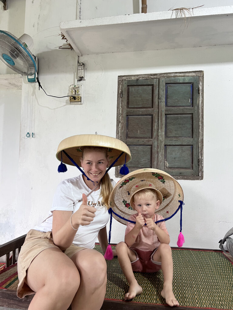 Làng Nghề Nóhost hat making villagen Ngựa Phú Gia Bình Định