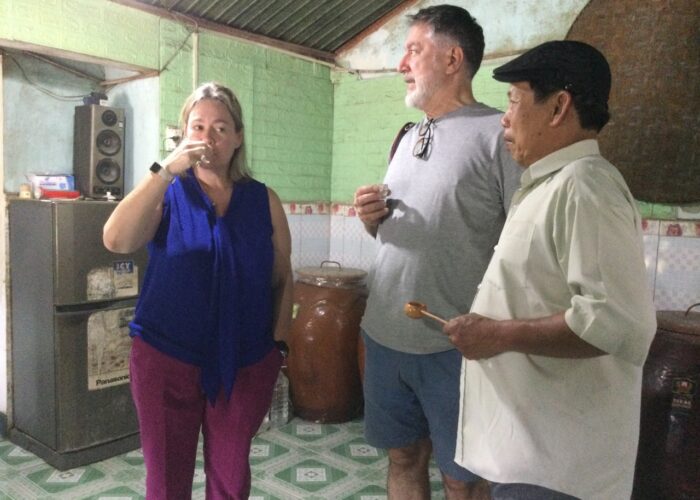 Tasting Bau Da Wine making