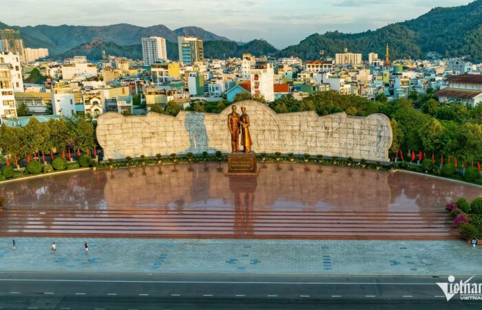 Nguyen Sinh Sac & Nguyen Tat Thanh Monument