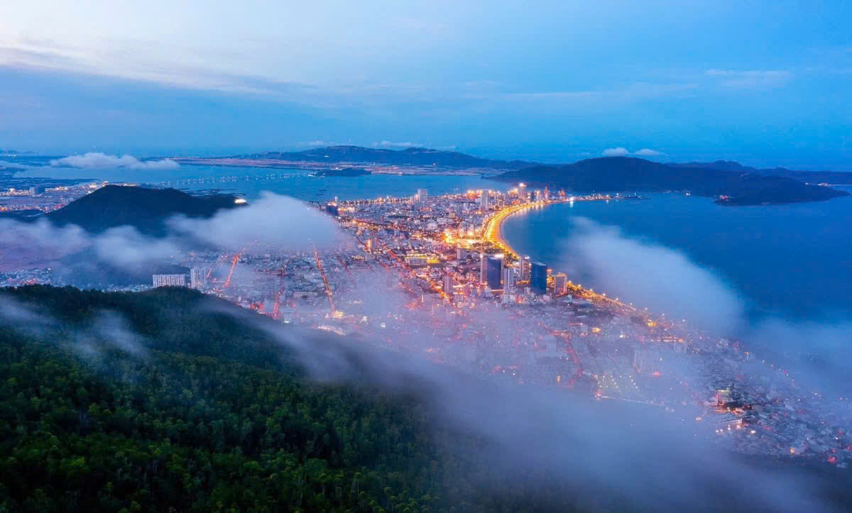 Quy Nhon at night