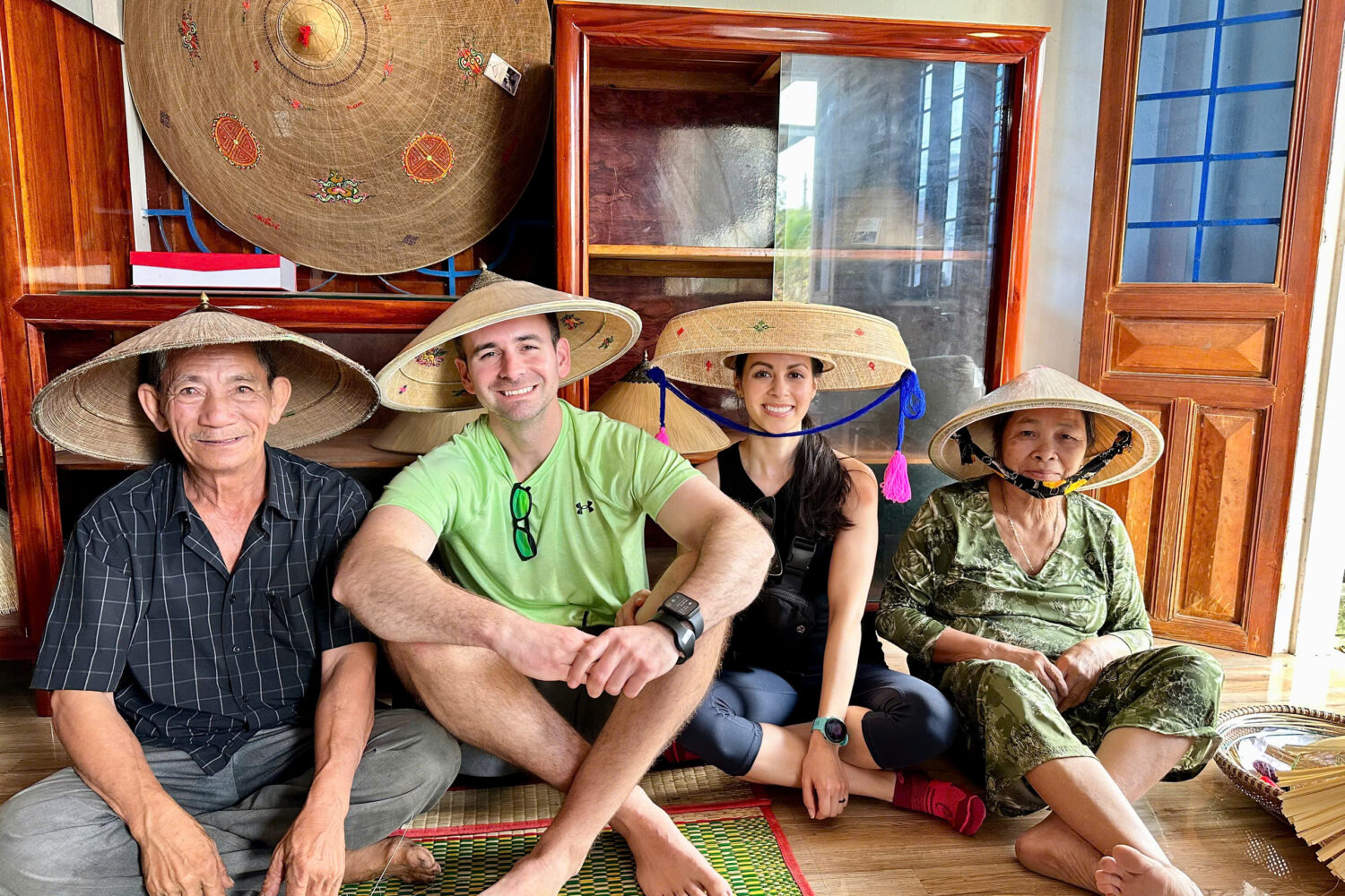 z7561701908785_cf91fd57e3b1b5061109255d724b4f30 Phu Gia Conical Hats