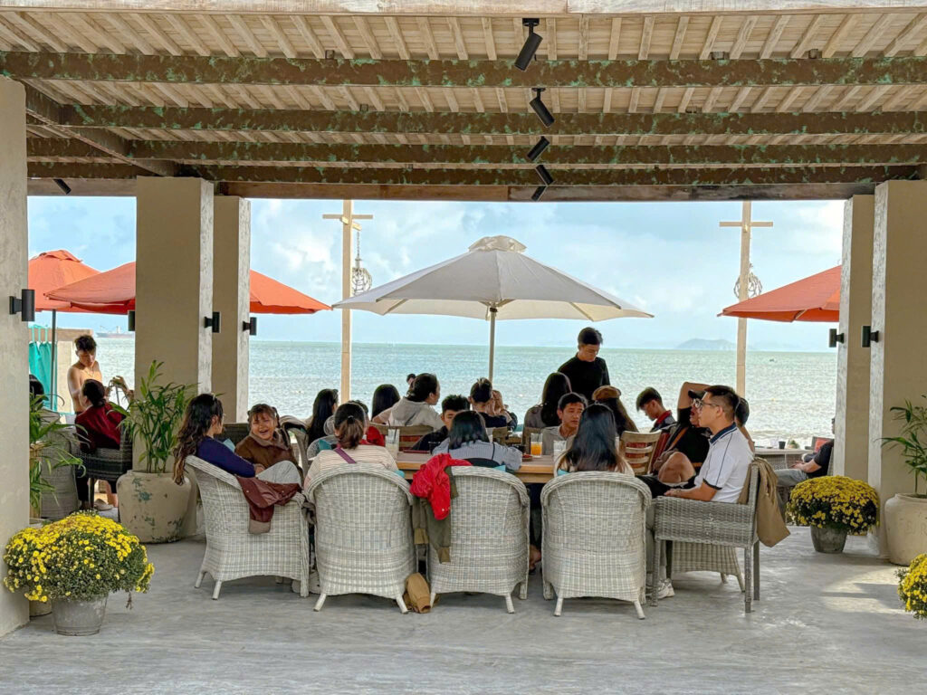 Quy Nhon digital nomad - co worker coffee shop, available wifi