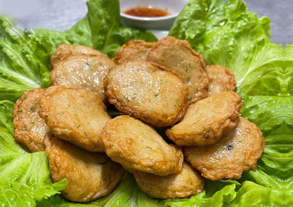 Quy Nhon fish cakes served with fresh lettuce
