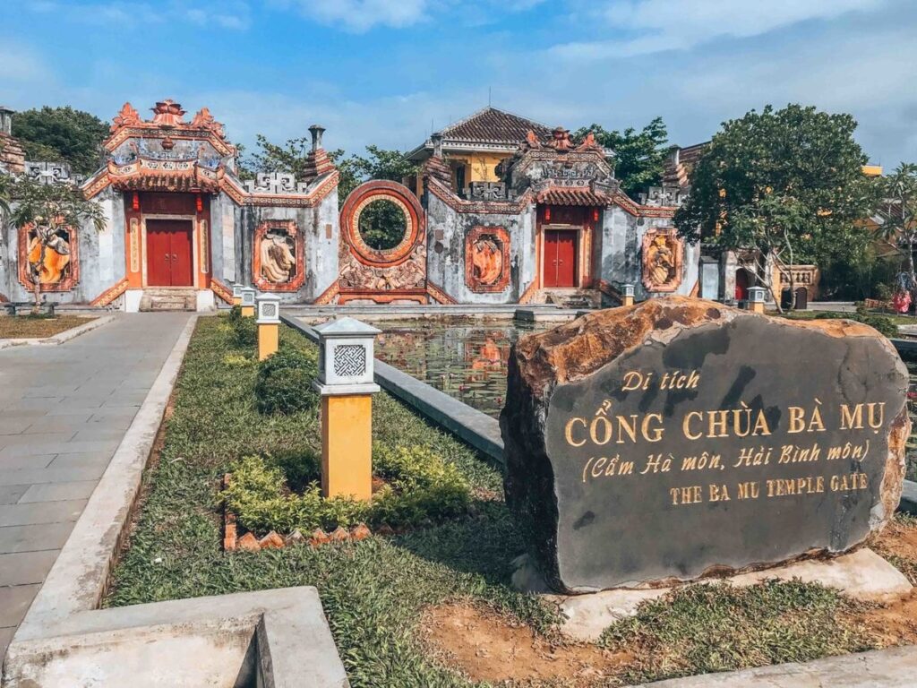 Ba Mu Temple Gate in Hoi An