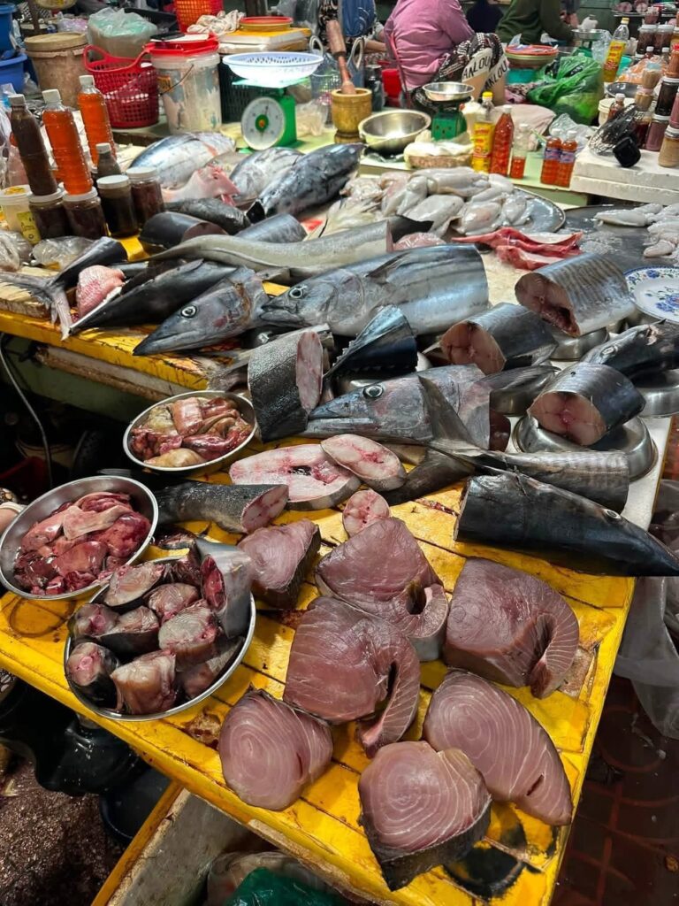 Fresh seafood in Cho Dam