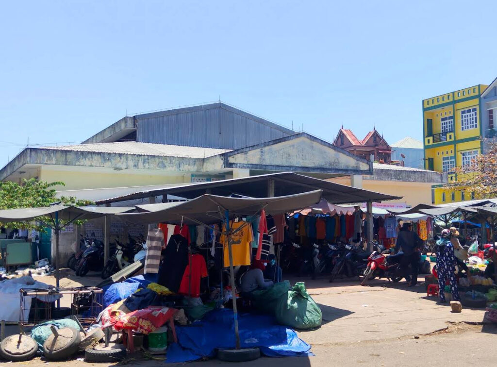 Cho Thap Doi, a neighborhood market in Quy Nhon