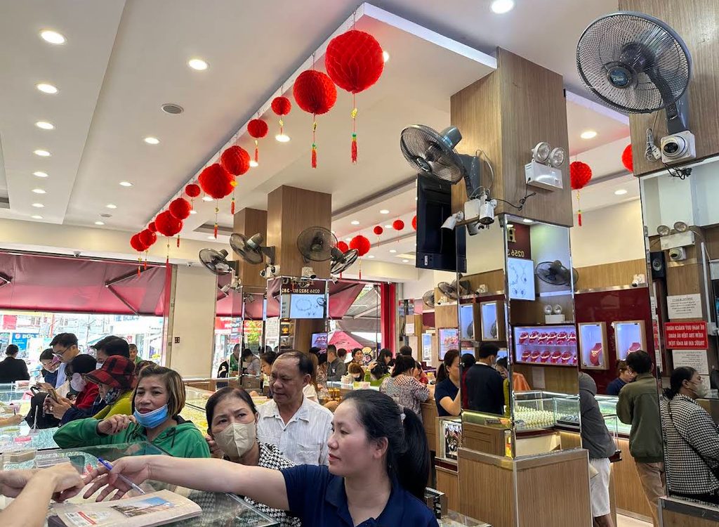Gold shop to exchange money