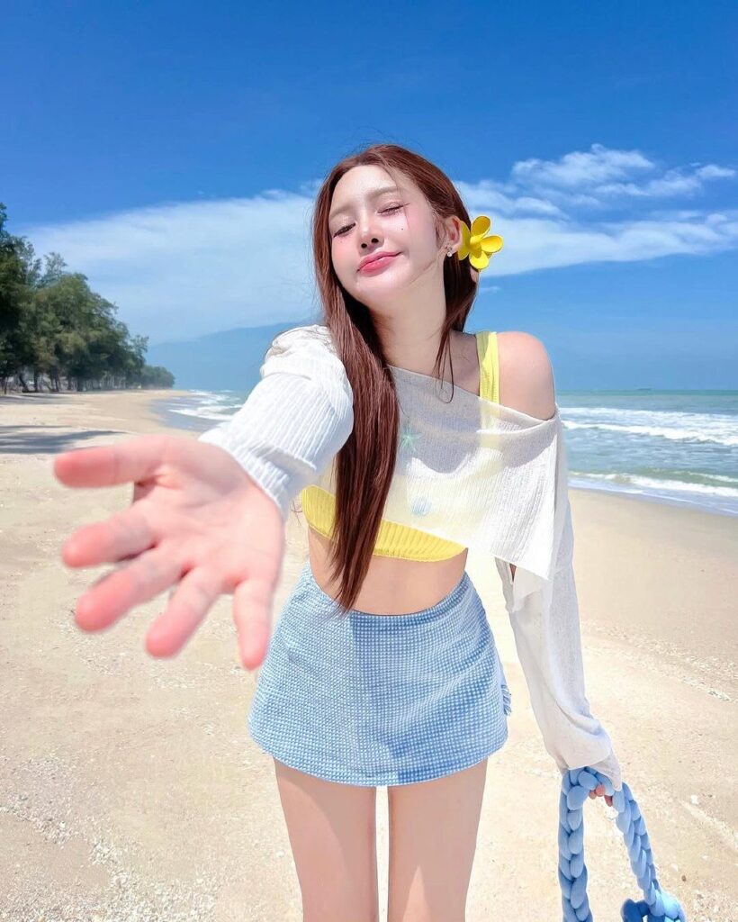Pose Tips in Ky Co Beach