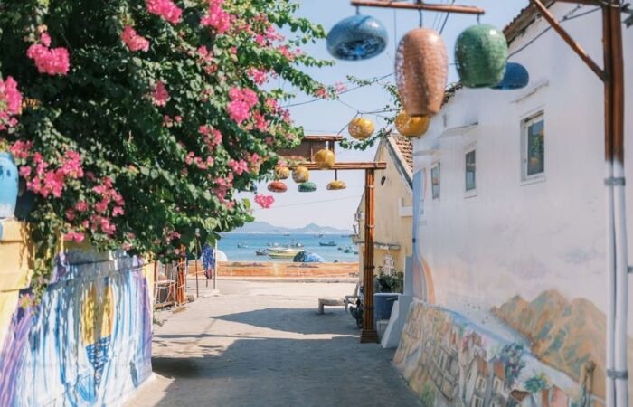 Nhon Ly Murals - Con duong da xanh Nhon Ly