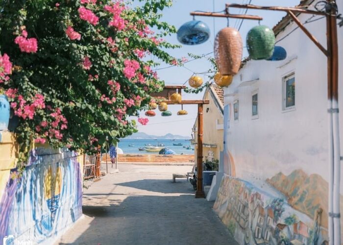 Nhon Ly Murals - Con duong da xanh Nhon Ly