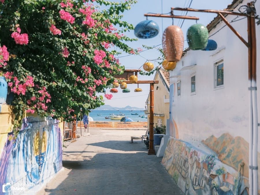 Nhon Ly Murals - Con duong da xanh Nhon Ly
