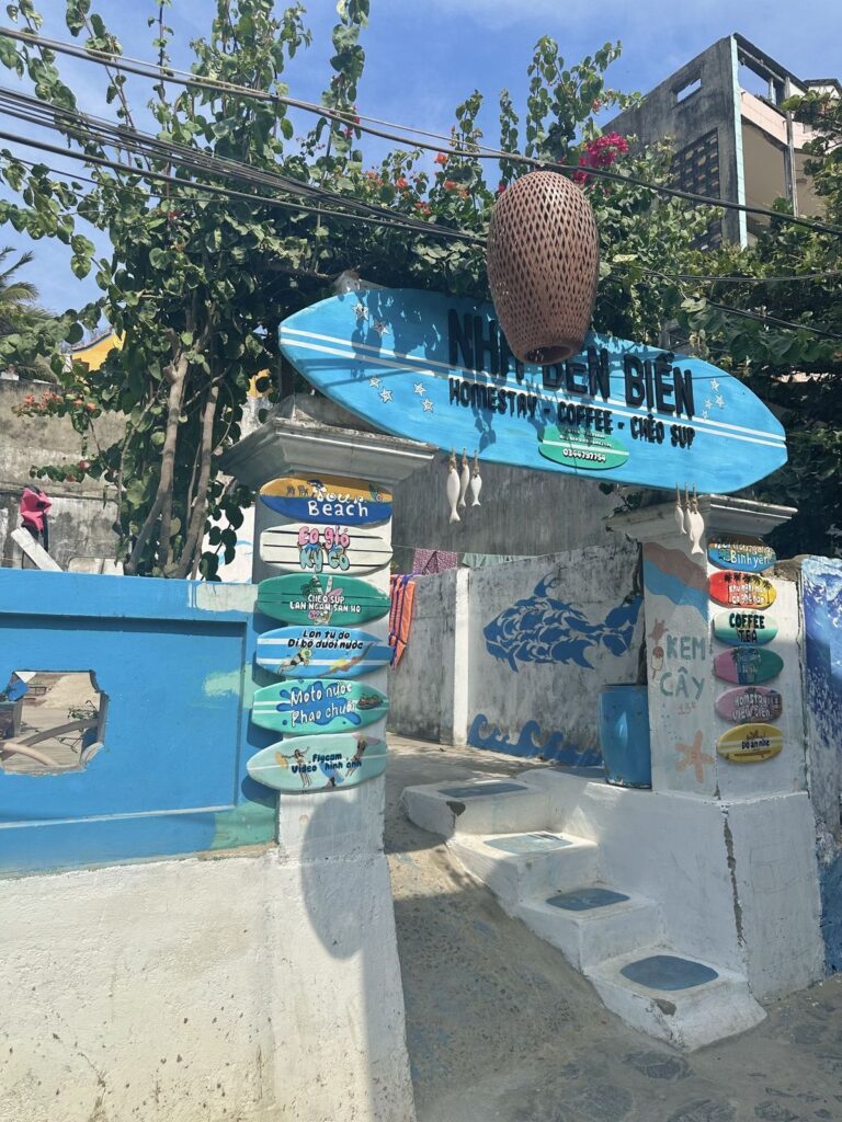 Nhon Ly Murals - Con duong da xanh Nhon Ly